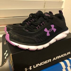 UNDER ARMOUR Women’s Size 7 Charged Assert Black Purple Shoes